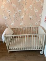 Mooie babybedje en verzorgkast met alle toebehoren, Ophalen, Gebruikt