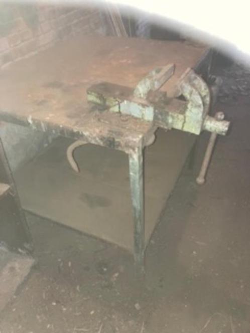 IJzeren werkbank met bankschroef, Doe-het-zelf en Bouw, Werkbanken, Gebruikt, 70 tot 120 cm, Bankschroef, Ophalen