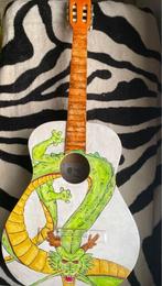 Guitare classique, taille 3/4, peinte à la main en Dragon Ba, Musique & Instruments, Instruments à corde | Guitares | Acoustiques