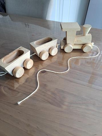 Houten treintje beschikbaar voor biedingen