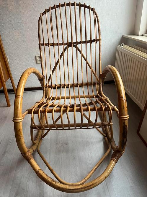 Vintage Rotan schommelstoel, Huis en Inrichting, Stoelen, Zo goed als nieuw, Eén, Riet of Rotan, Ophalen of Verzenden