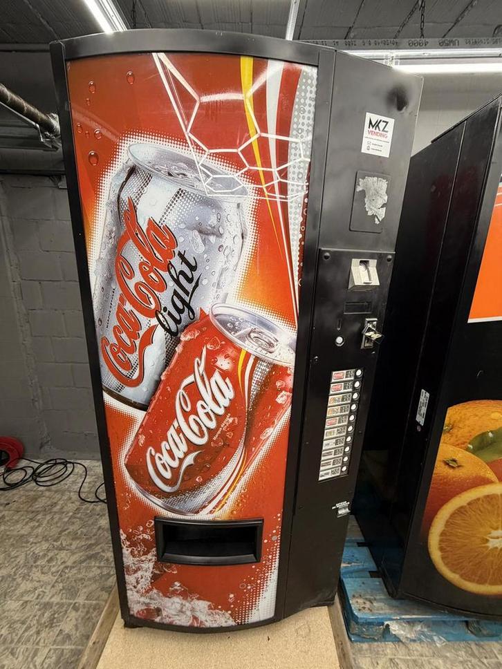 Machine à boissons Vendo, redbull et des bouteilles, Collections, Machines | Autre, Comme neuf, Enlèvement ou Envoi