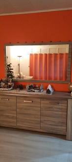 Bahut et grand miroir, Enlèvement