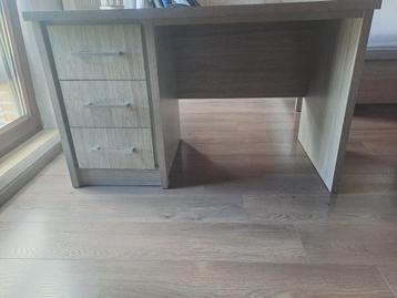 Bureau ,koopje !!! Voor studenten op kot eventueel! beschikbaar voor biedingen