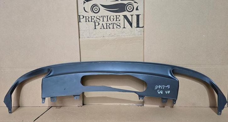Audi A4 8W B9 onderlip diffuser sline uitsparing 8W0807521R, Auto-onderdelen, Carrosserie, Bumper, Achter, Gebruikt, Herkomst onderdeel bekend