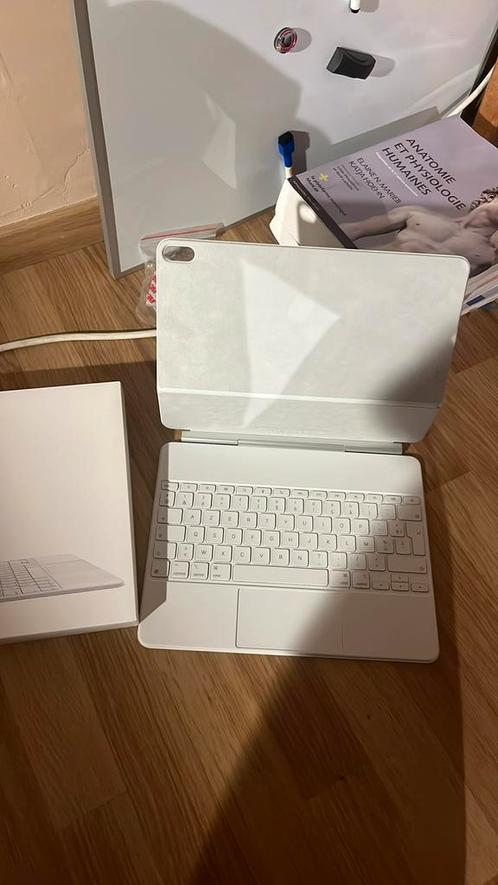 Apple Magic-toetsenbord, Computers en Software, Apple iPads, Nieuw, Apple iPad Air, Wi-Fi en Mobiel internet, 13 inch of meer