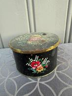 Oude antieke blikken dozen, Enlèvement