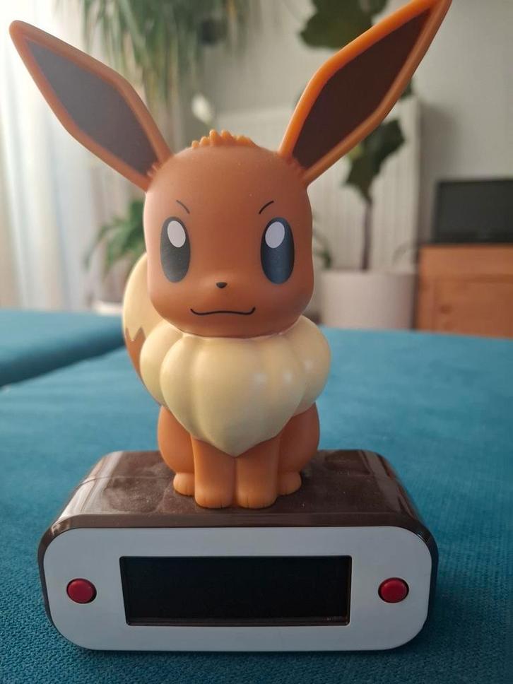 Wekker + nachtlampje Eevee Pokemon, Electroménager, Réveils, Utilisé, Enlèvement ou Envoi