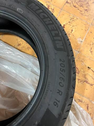 Quatre Pneus  neufs MICHELIN 205/60 R 16