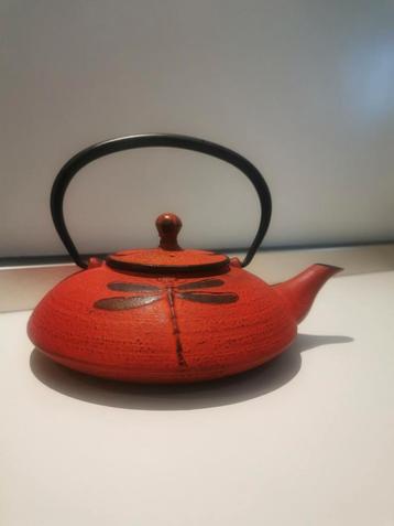 Gietijzeren chinese theepot  beschikbaar voor biedingen