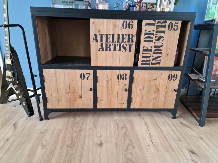 Dressoir industriële stijl, Maison & Meubles, Armoires | Dressoirs, Comme neuf, 100 à 150 cm, Avec porte(s), Enlèvement