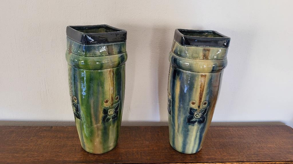 Deux vases anciens de style Art nouveau (majolique flamande), Antiquités & Art, Antiquités | Vases, Enlèvement