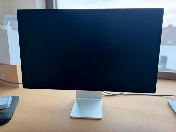 Apple Studio Display (2022) Nano-textuur, hoogte verstelbaar, Computers en Software, Monitoren, Zo goed als nieuw, Thunderbolt