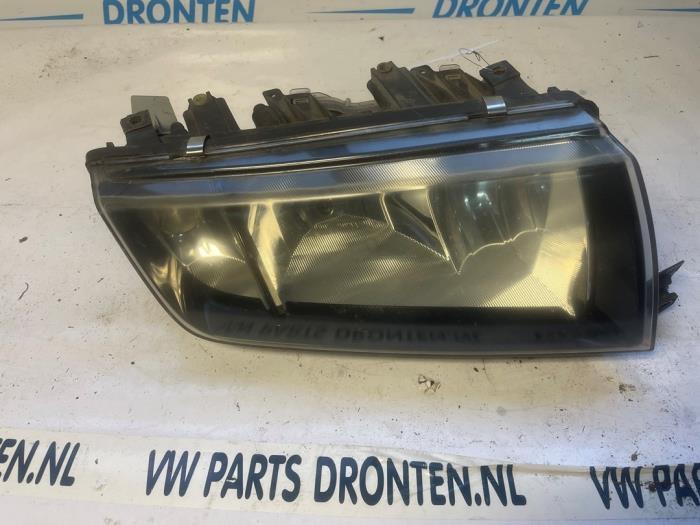 Phare droit d'un Skoda Fabia, Autos : Pièces & Accessoires, Éclairage, Skoda, Utilisé, 3 mois de garantie, Enlèvement ou Envoi