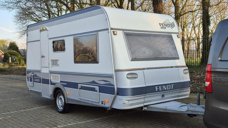 Fendt Saphir 420 G – bouwjaar 2002, Caravans en Kamperen, Caravans, Particulier, tot en met 4, 1000 - 1250 kg, Standaardzit, Fendt