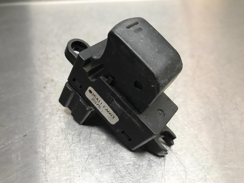 COMMUTATEUR VITRES ELECTRIQUES Nissan Navara (D40), Utilisé, Nissan