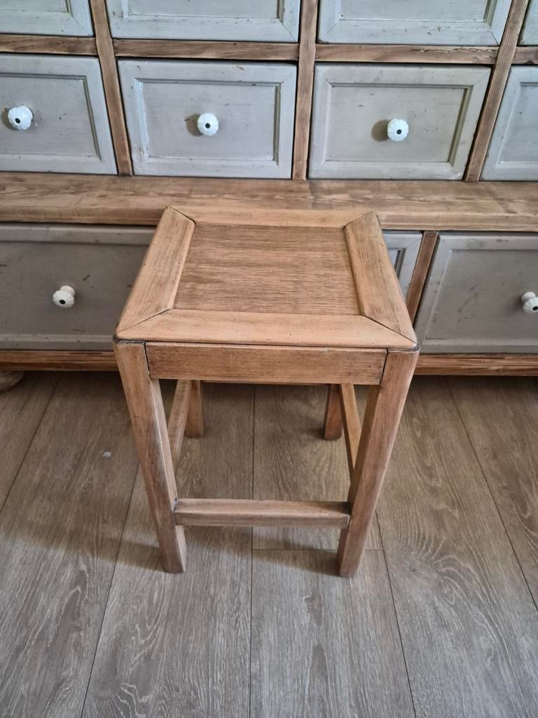 Vintage houten krukje, Huis en Inrichting, Krukjes, Hout, Ophalen of Verzenden