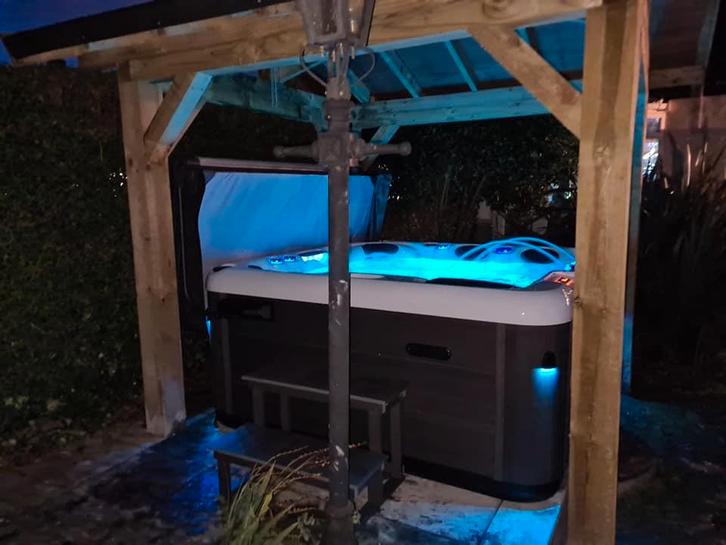 5pers jacuzzi Led/Muziek/Korting €3899+gratis levering cover, Tuin en Terras, Tuinsets en Loungesets, Nieuw, Ophalen