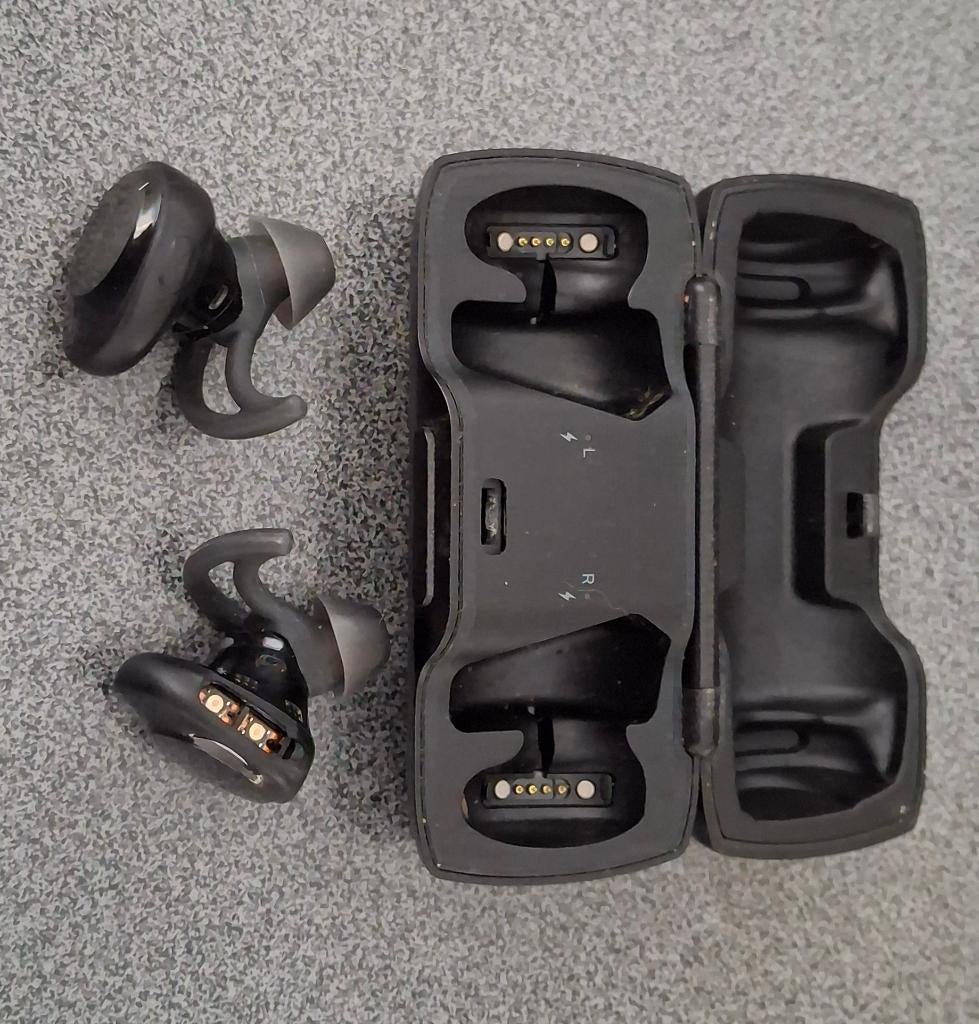 BOSE oortelefoon en oplaadetui, Telecommunicatie, Mobiele telefoons | Oordopjes, Ophalen of Verzenden, Gebruikt, Bluetooth