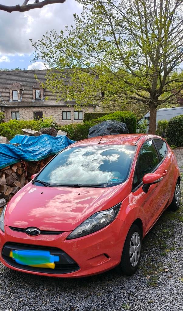 Ford Fiesta décembre 2010. Essence 1,2, Rouge, Achat, 1225 cm³, Boîte manuelle