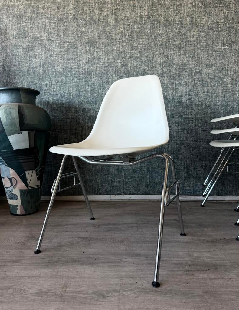 8 Vitra Eames Plastic Side Chair RE DSS,Charles & Ray Eames, Antiquités & Art, Antiquités | Meubles | Chaises & Canapés, Enlèvement