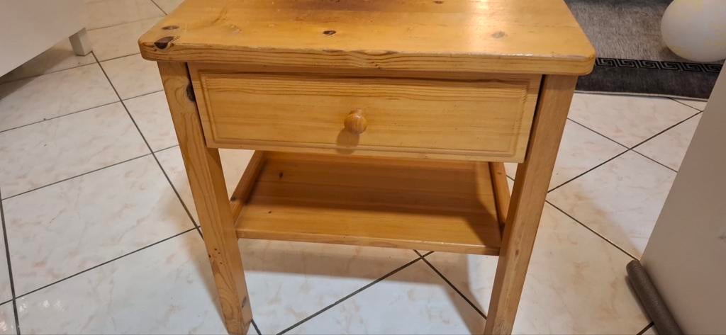 Table de chevet, Enlèvement, Bois