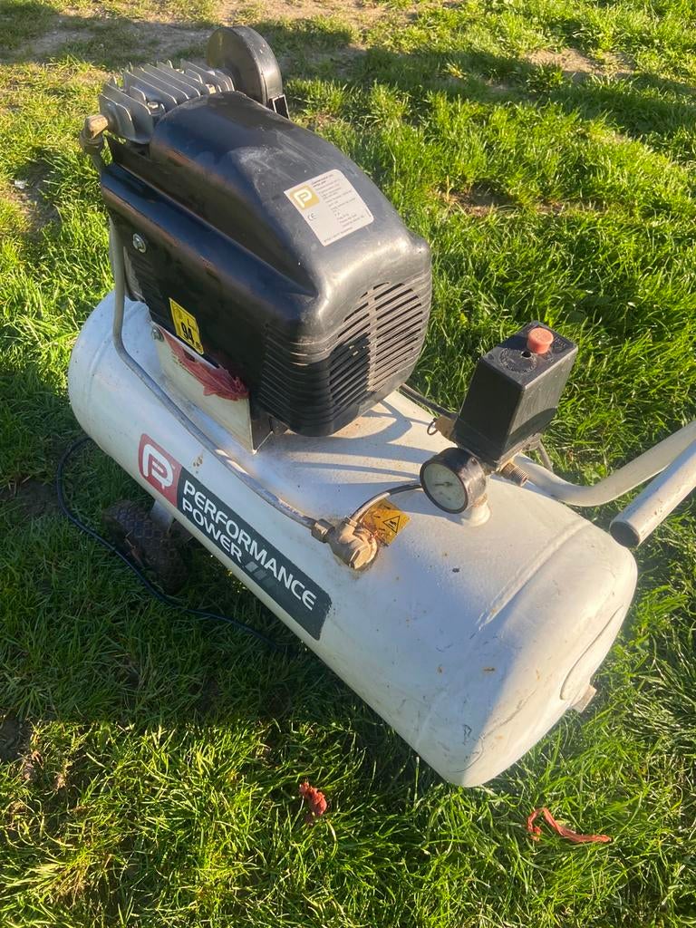 Compresseur 50L 8bar Performance Power, Bricolage & Construction, 400 à 800 litres/min, Comme neuf, Enlèvement, 6 à 10 bars