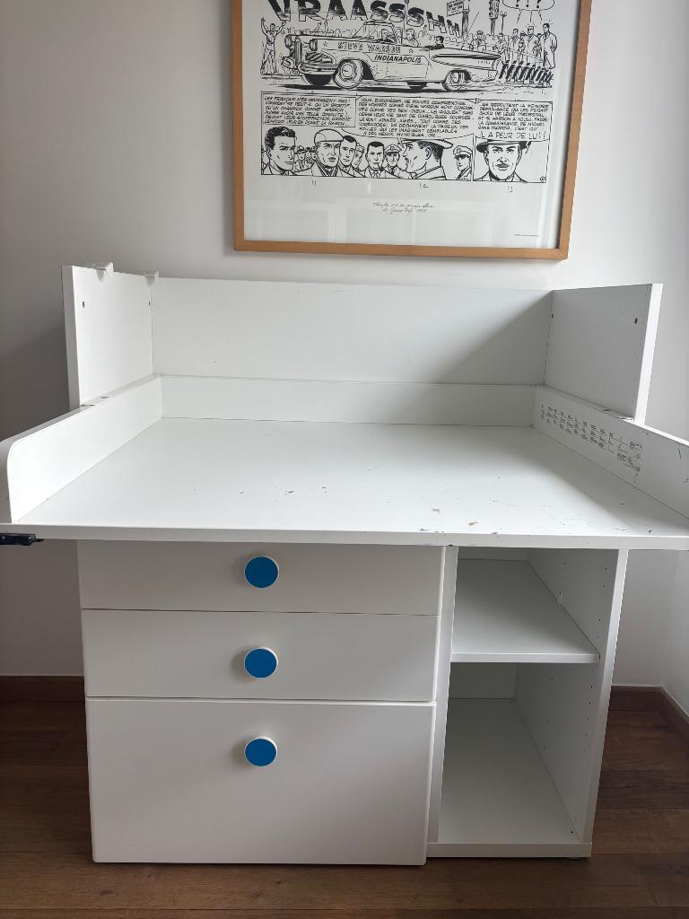 Gratuit a Ixelles Table a langer + commode + etagere, Maison & Meubles, Enlèvement, Comme neuf