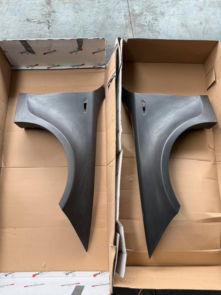 Polyester breedset voorvleugels voor Bmw E87, Auto-onderdelen, Carrosserie, BMW, Voor, Ophalen