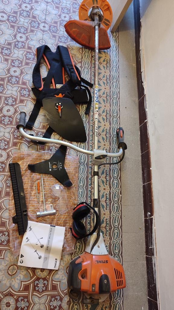 Débroussailleuse Stihl, Jardin & Terrasse, Enlèvement, Comme neuf, Essence, Stihl