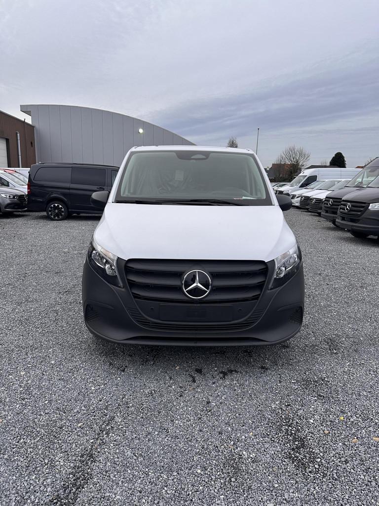 Mercedes-Benz Vito 114 CDI Base L2 9G-Tronic ESSENTIAL Editi, Auto's, 4 deurs, Zwart, 4 cilinders, 2000 kg