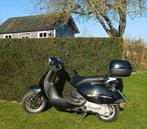 Scooter Aprilia Noir/2 casques /2 Cadenas, Motos, Scooter, Jusqu'à 11 kW, Particulier, 1 cylindre