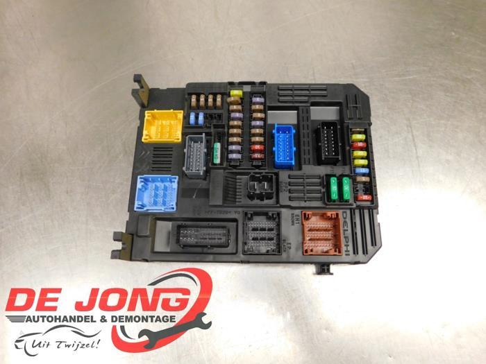 Boîte à fusibles d'un Peugeot Partner, -, 3 mois de garantie, Utilisé, -