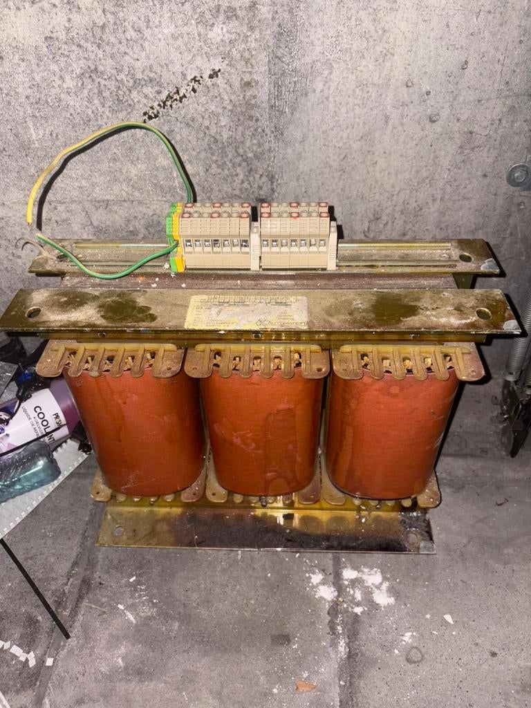 Transformateur , réversible 230-400 et 400-230, Enlèvement, Comme neuf