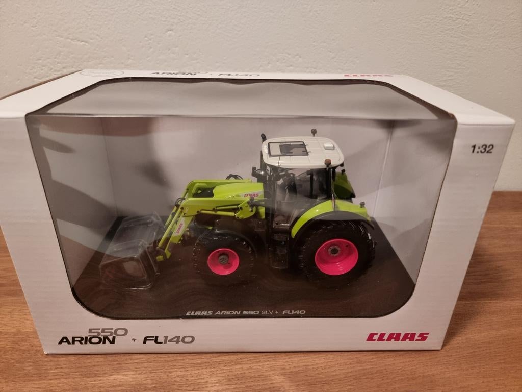 Claas Arion 550 + FL140 Universal Hobbies, Hobby & Loisirs créatifs, Voitures miniatures | 1:32, Neuf, Tracteur et Agriculture