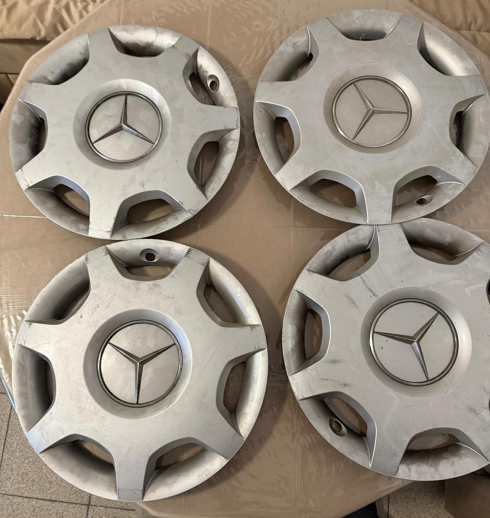 Wieldoppen mercedes, Ophalen, Gebruikt