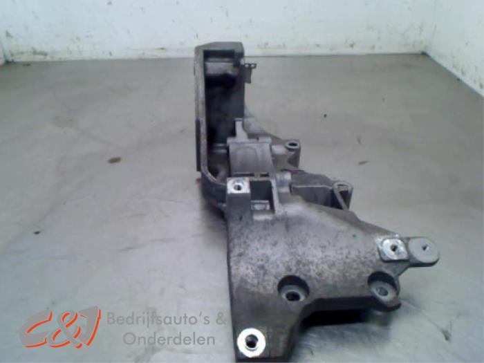 Support pompe diesel d'un Volkswagen Caddy, Volkswagen, -, 3 mois de garantie, Utilisé