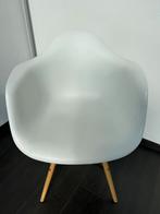 Chaise design style scandinave blanche avec pieds en bois, Huis en Inrichting, Stoelen, Ophalen, Wit, Zo goed als nieuw, Scandinave