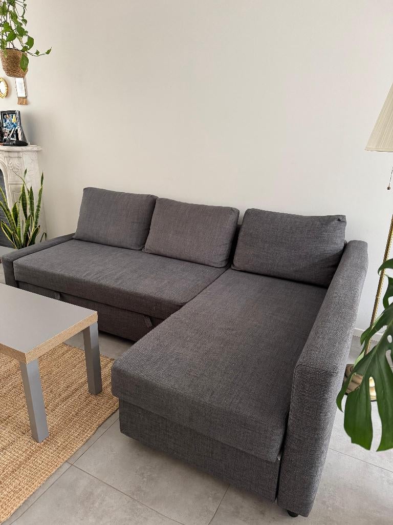 FRIHETEN Hoekslaapbank met opberger - 2 tafels inbegrepen, Huis en Inrichting, Ophalen, Zo goed als nieuw, Overige materialen