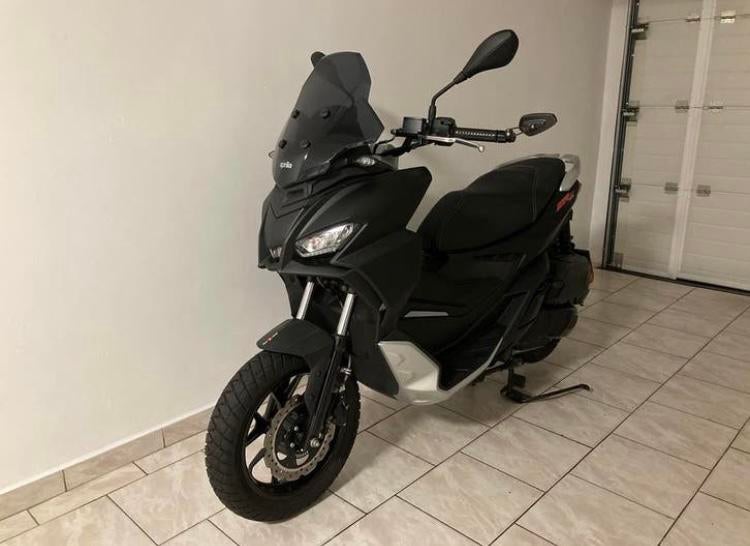 Aprilia SR 125 GT Malossi vario - 1.120km - Black pack! -New, Motos, Motos | Aprilia, Particulier, Scooter, jusqu'à 11 kW, 1 cylindre