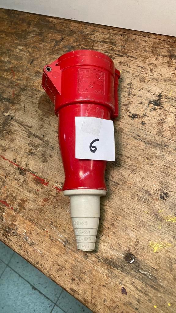 Stekker (vrouw) 32A-6h   5-draads, Bricolage & Construction, Électricité & Câbles, Comme neuf, Prise de courant, Enlèvement