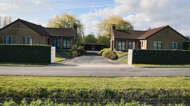 GEZINSWONING MET 3 SLAAPK., ZONNEPANELEN EN 1.100 m² GROND, Immo, Huizen en Appartementen te koop, Provincie West-Vlaanderen, 1000 tot 1500 m²