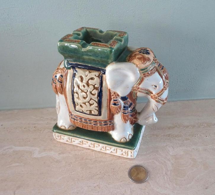 Azië prachtige handbeschilderde olifant. Keramiek, jaren '70, Antiek en Kunst, Kunst | Niet-Westerse kunst, Ophalen of Verzenden
