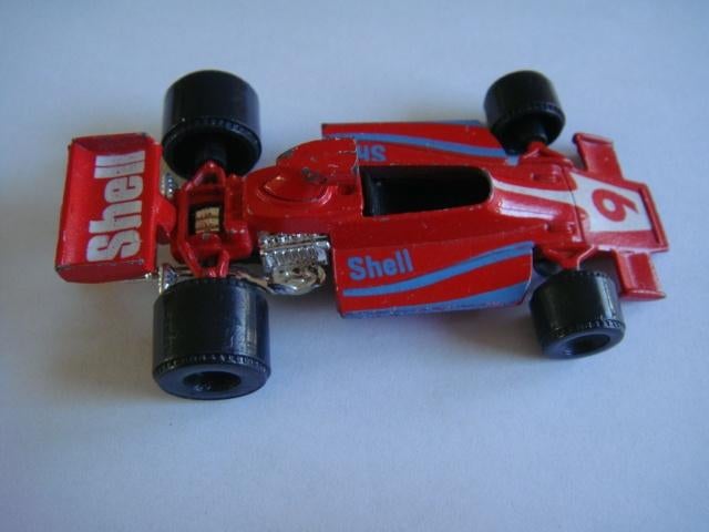 Voiture rouge Shell. Marque: "PLAYART". Vintage N4., Hobby & Loisirs créatifs, Modélisme | Voitures & Véhicules, Envoi, Utilisé