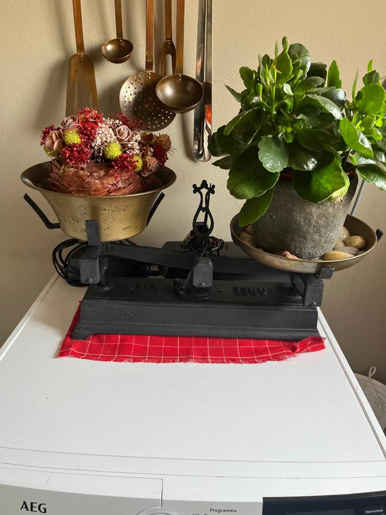 Weegschaal met 1 pot en 1 schaal in koper, Ophalen, Gebruikt