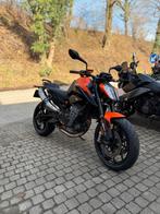 890 Duke, Motos, Entreprise, Poignées chauffantes