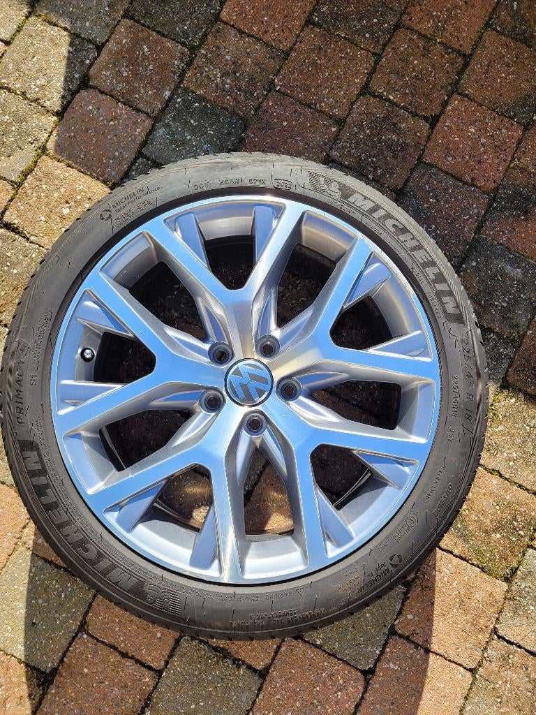 VW Passat Alltrack B7 225/45 R 18 95 Y uit 2022, Ophalen, 18 inch, Gebruikt, Velg(en)