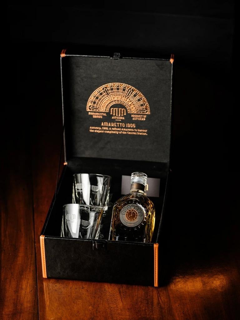 Amaretto Antverpia Antwerp Monumental Award + 2 glazen, Ophalen of Verzenden