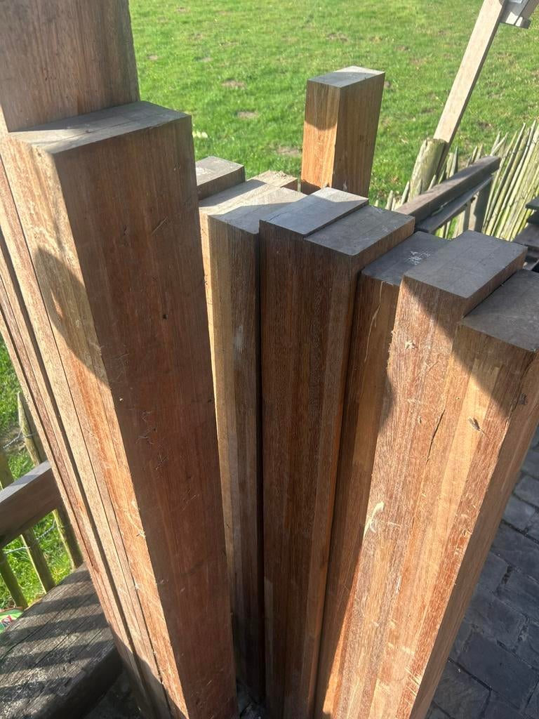 Lot de poteaux en bois dur tropical, pièces : 35€, pièces, Enlèvement, Comme neuf, Poteaux, Bois dur
