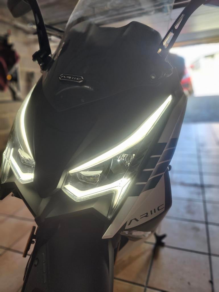 ARIIC 318 – 300cc – 2023 – 1230 km – FULL OPTIONS – Comme, Vélos & Vélomoteurs, Scooters | Kymco, Enlèvement